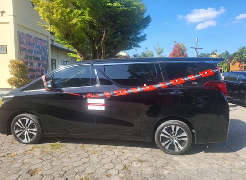 KPK sita Toyota Alphard (Beritanasional/Panji)