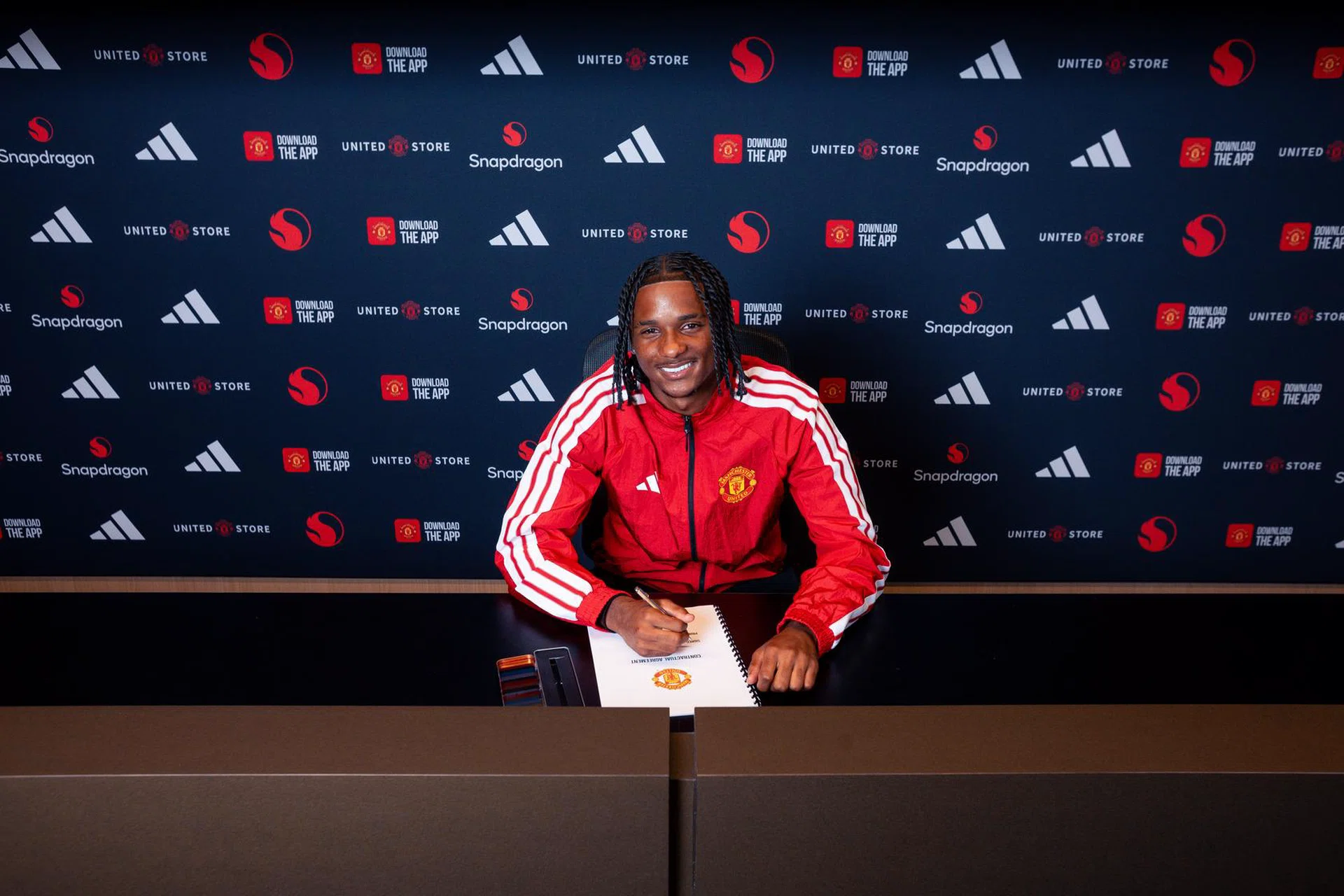 Manchester United Resmi Datangkan Winger Muda Tynan Thompson dari Tottenham. (Foto/Manchester United)