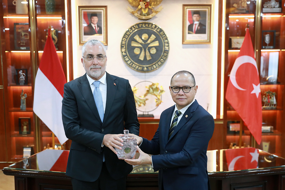 Menteri P2MI terima kunjungan Menteri Tenaga Kerja dan Jaminan Sosial Republik Turki. (BeritaNasional/Elvis/HO P2MI)