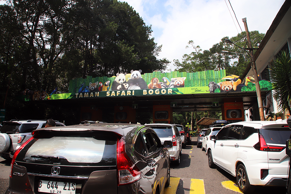 Momen libur sekolah, masyarakat memadati kawasan wisata Taman Safari Indonesia (TSI) Bogor, Jawa Barat. (BeritaNasional/Elvis Sendouw)