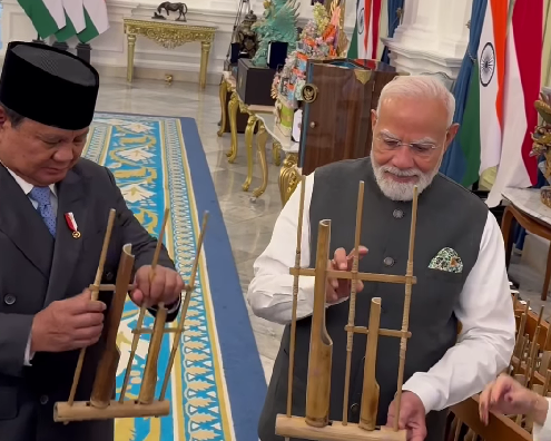 Momen Prabowo Hadiahi PM Narendra Modi Satu Set Angklung. (Foto/instagram sekretariat.kabinet).