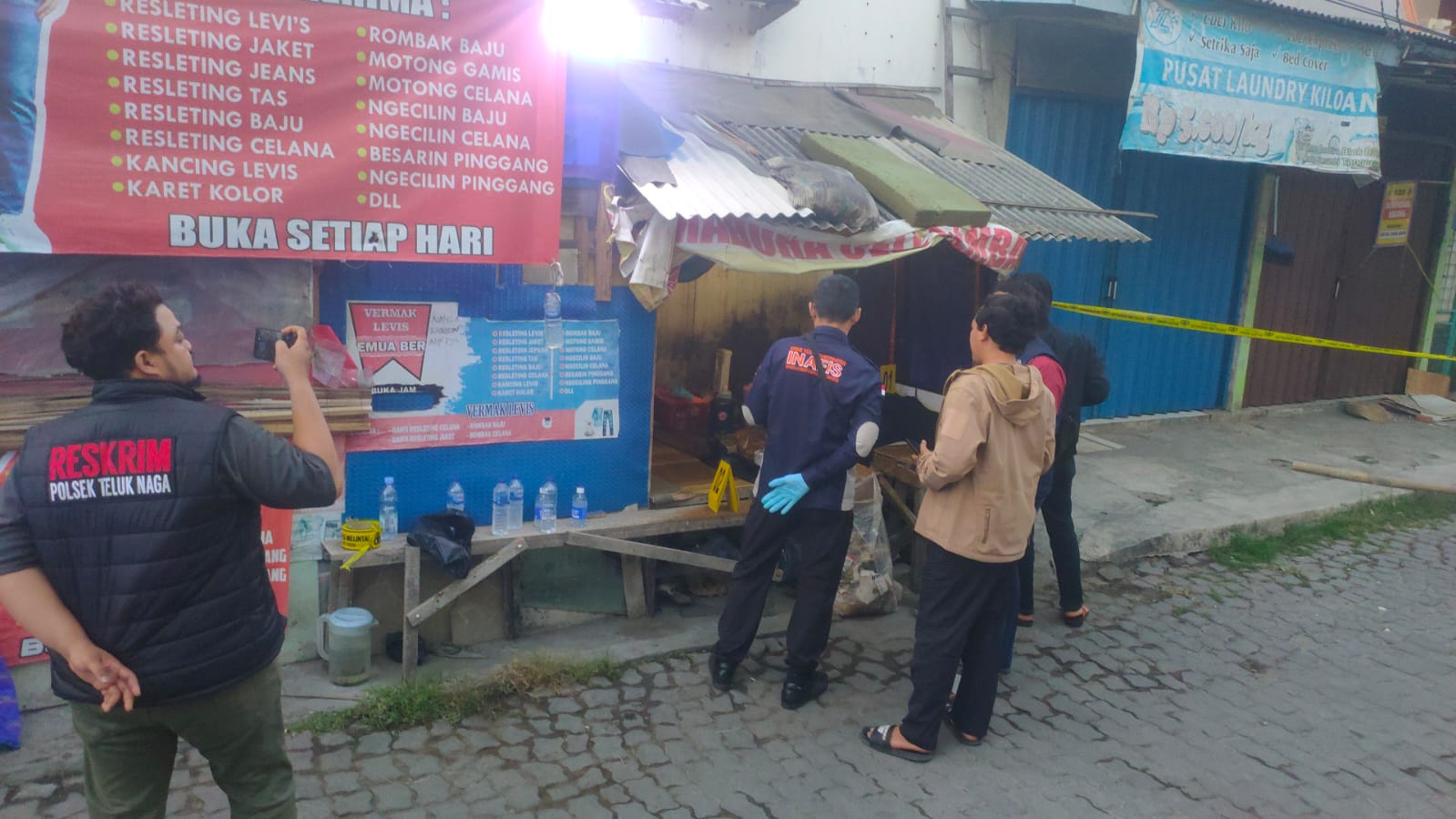 Polres Metro Tangerang Kota di TKP tempat pengemudi ojol ditusuk saat tidur di Kosambi, Tangerang, Banten, Senin (12/7/2026). (BeritaNasional/Humas Polres Tangerang)