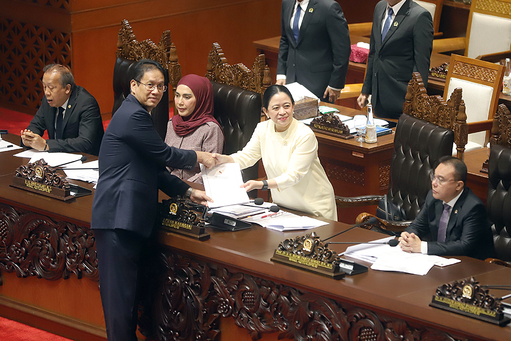 Rapat Paripurna DPR menyetujui RUU tentang Pusat Finansial Internasional Indonesia yang telah disepakati pemerintah bersama Komisi XI DPR. (BeritaNasional/Elvis Sendouw)