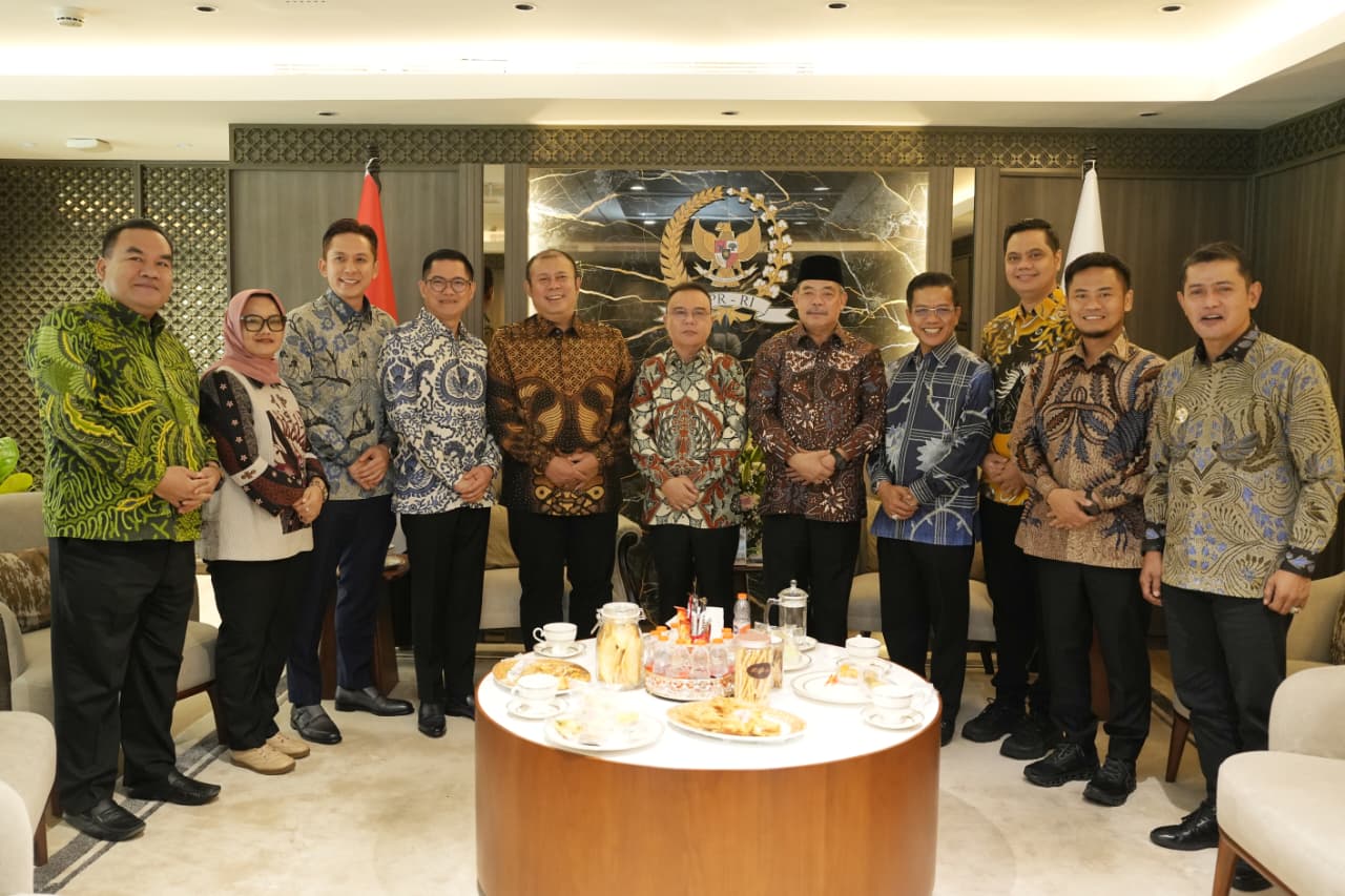 Wakil Ketua DPR RI Sufmi Dasco Ahmad dan Cucun Ahmad Syamsurijal menerima sekaligus berdialog dengan jajaran pengurus Asosiasi Pemerintah Kabupaten Seluruh Indonesia. (Foto/Dok DPR).