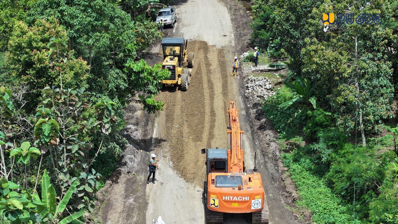 Jalan yang sedang mengerjakan jalur alternatif di Aceh. (BeritaNasional/KemenPU)