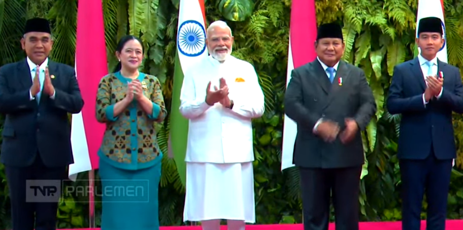 Perdana Menteri India Narendra Modi foto berrsama pimpinan Parlemen, Presiden Prabowo Subianto dan Wakil Presiden Gibran Rakabuming Raka. (BeritaNasional/Ahda)