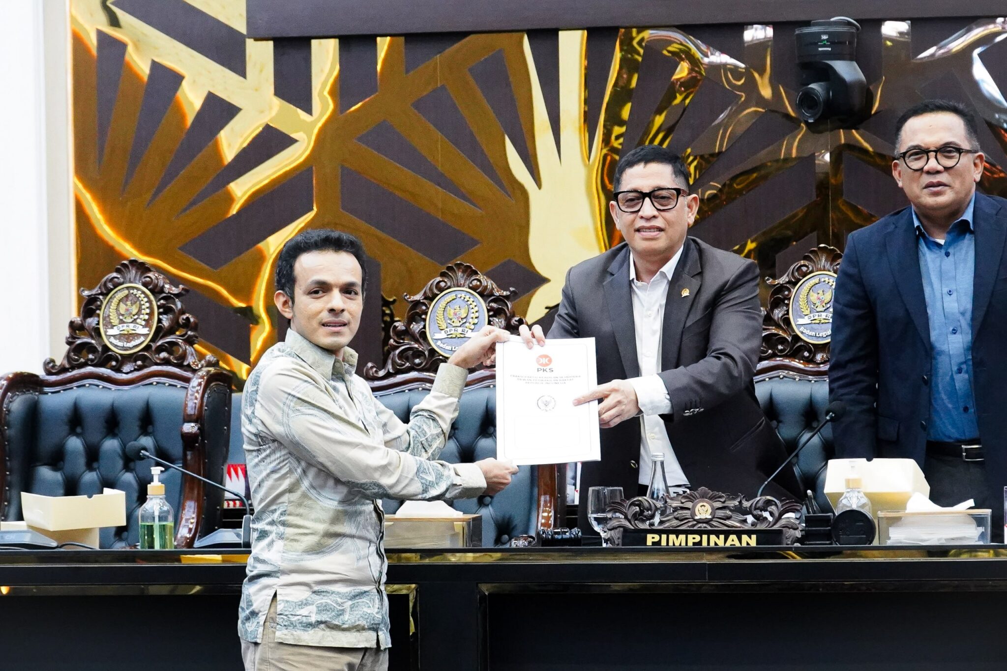 Anggota Badan Legislasi DPR RI Gamal Albinsaid (kemeja batik) (BeritaNasional/istimewa)