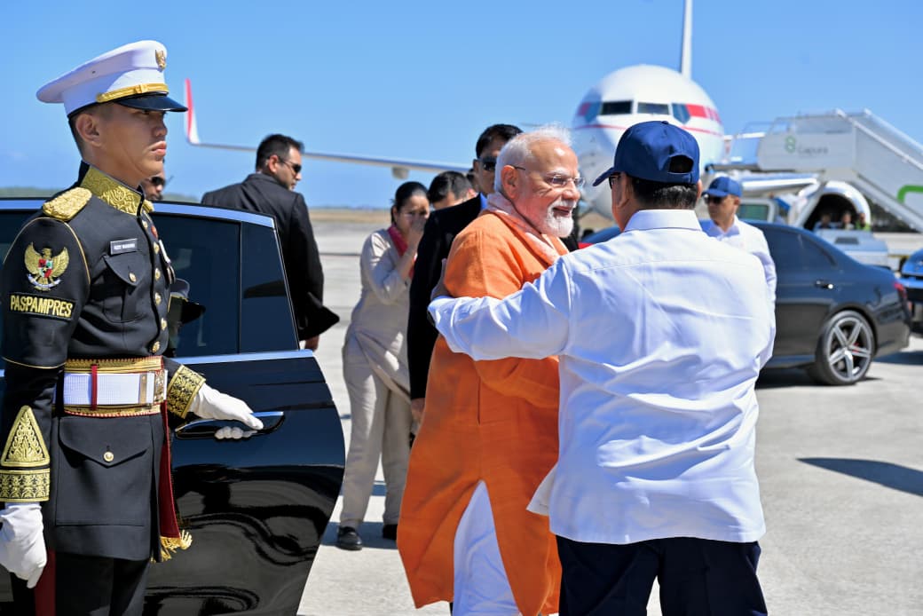 Presiden Prabowo Subianto (kanan) bersama dengan Perdana Menteri India Narendra Modi (kiri). (Foto/BPMI)
