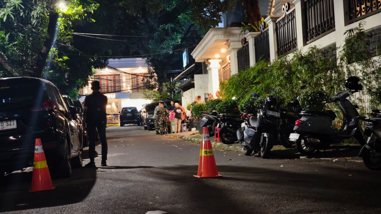 Lembaran uang yang disita polisi dari penggeledahan di Jaksel. (Foto/Istimewa)