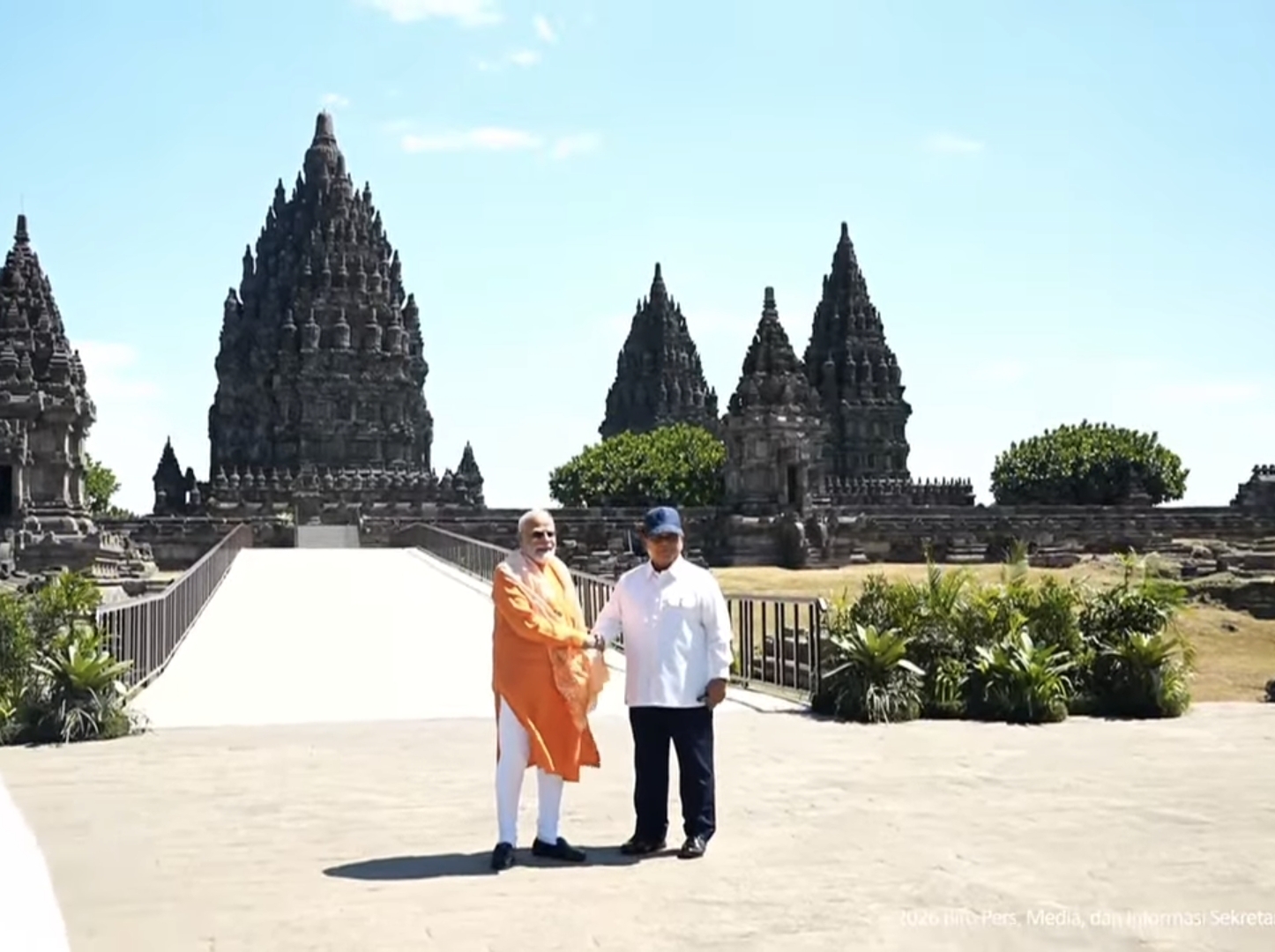Presiden RI Prabowo Subianto dan PM India Narendra Modi tiba di Candi Prambanan, Sleman, Yogyakarta, Rabu (8/7/2026). (BeritaNasional/YT Setpres)