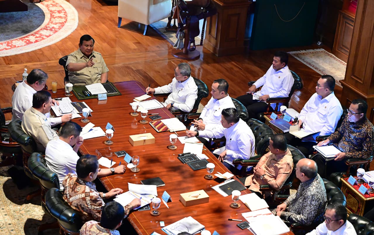 Presiden Prabowo Subianto pimpin ratas di Kediaman Hambalang, Kabupaten Bogor, Jawa Barat, Senin (13/7/2026). (BeritaNasional/BPMI Setpres)