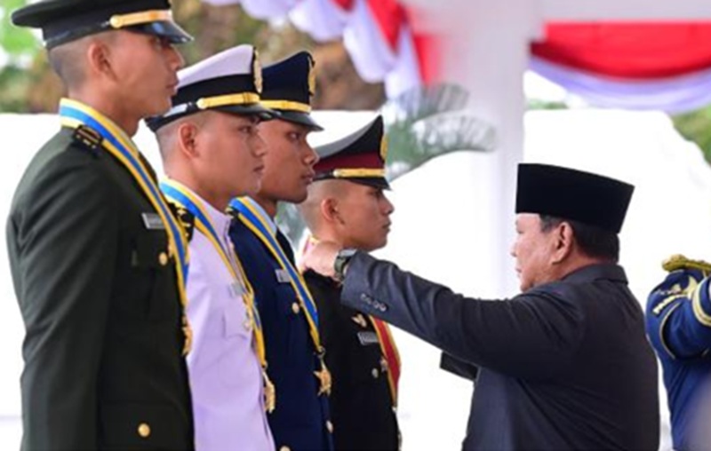 Presiden Prabowo  dalam Upacara Prasetya Perwira (Praspa) TNI dan Polri  (Foto/Setpres)