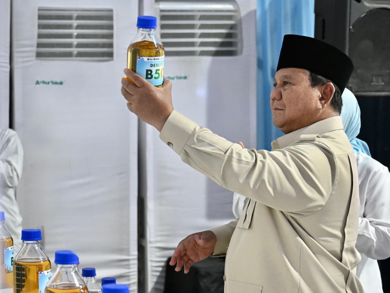 Presiden Prabowo Subianto saat peluncuran program biodiesel B50 di Rest Area Km 57, Kabupaten Karawang, Jawa Barat, Kamis (9/7/2026). (Foto/BPMI)