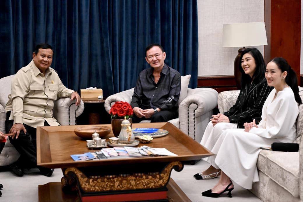 Presiden Prabowo Subianto bersama mantan Perdana Menteri Thailand periode 2001-2006 Thaksin Shinawatra beserta keluarga Kertanegara Jakarta Selaran. (BeritaNasional/Setpres)