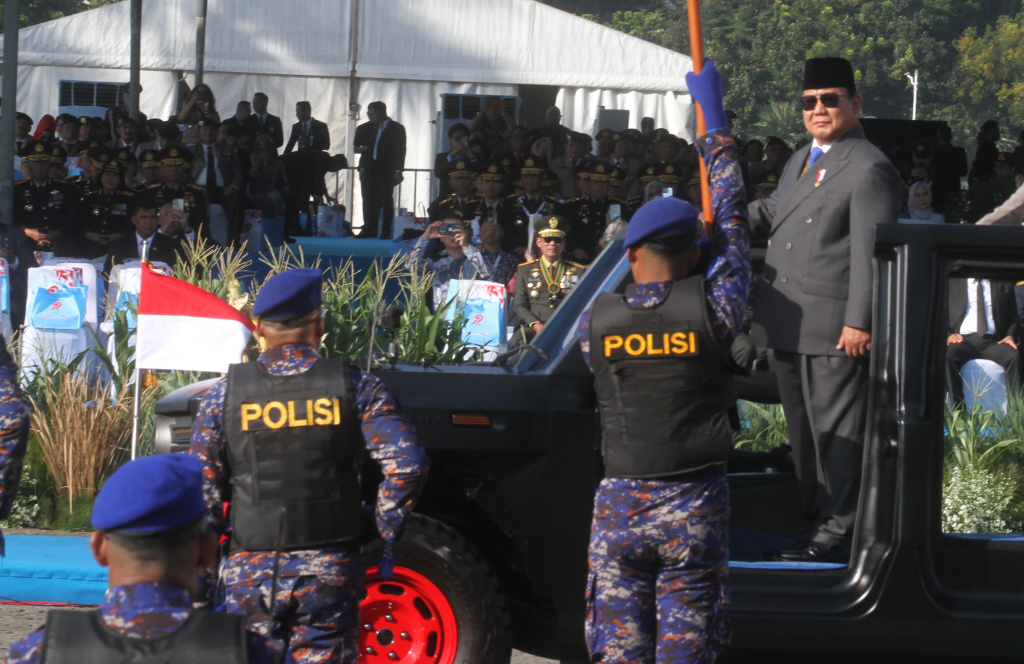 Presiden Prabowo Subianto didampingi Kapolri Jenderal Pol Listyo Sigit Prabowo menginspeksi pasukan pada upacara HUT Ke-80 Bhayangkara di Pusat Latihan Brimob Polri, Bogor.(Beritanasional/Oke Atmaja)