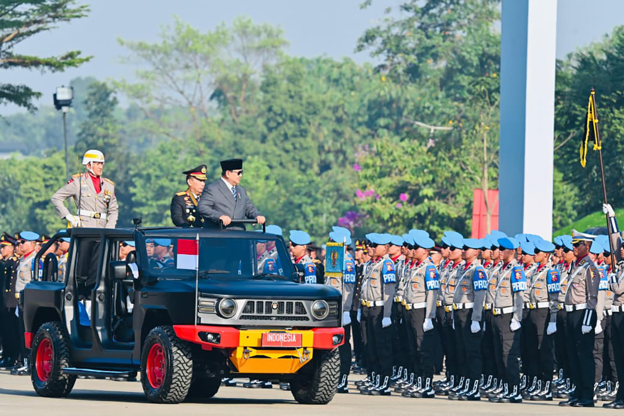 Presiden Prabowo Subianto didampingi Kapolri Jenderal Pol Listyo Sigit Prabowo menginspeksi pasukan pada upacara HUT Ke-80 Bhayangkara di Pusat Latihan Brimob Polri, Cikeas, Bogor, Jawa Barat, Rabu (1/7/2026).(Beritanasional.com/Oke Atmaja)