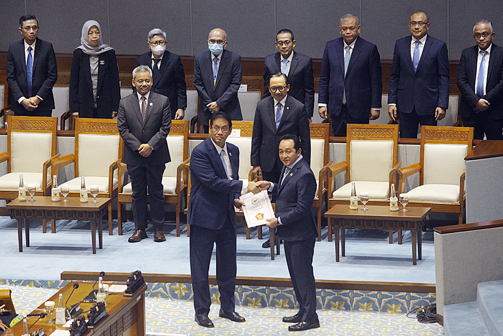 Menteri Keuangan Purbaya Yudhi Sadewa menghadiri rapat paripurna DPR. (BeritaNasional/Elvis Sendouw)