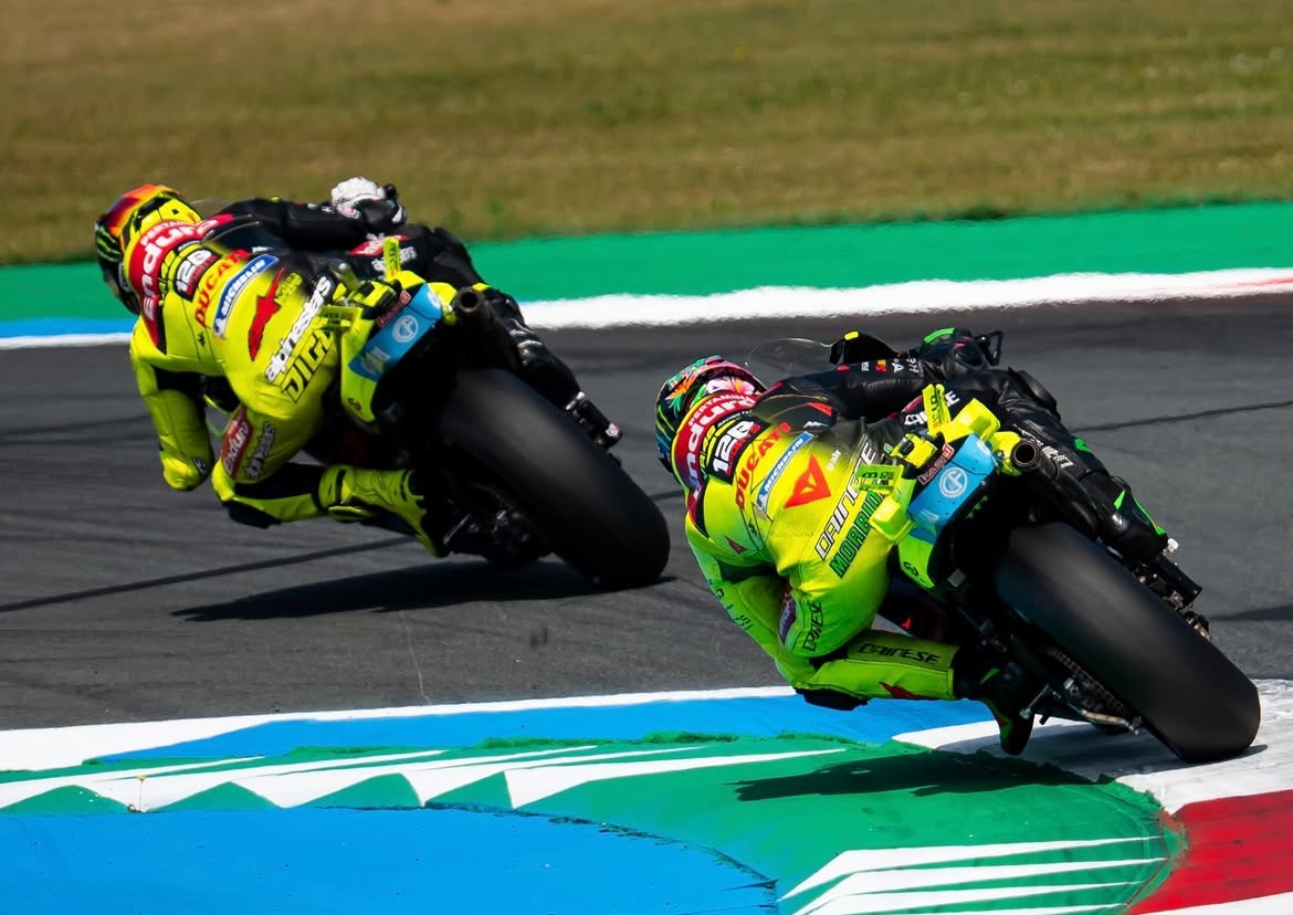 Dua pembalap Pertamina Enduro VR46 Racing Team. (Foto/Instagram VR46 Racing Team)