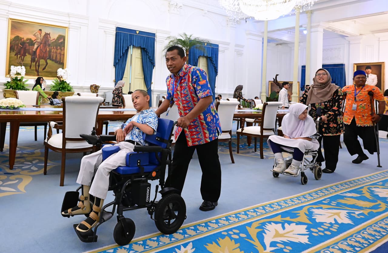 Siswa SLB berkeliling Istana Negara, Jakarta, Kamis (16/7/2026). (BeritaNasional/BPMI Setpres)