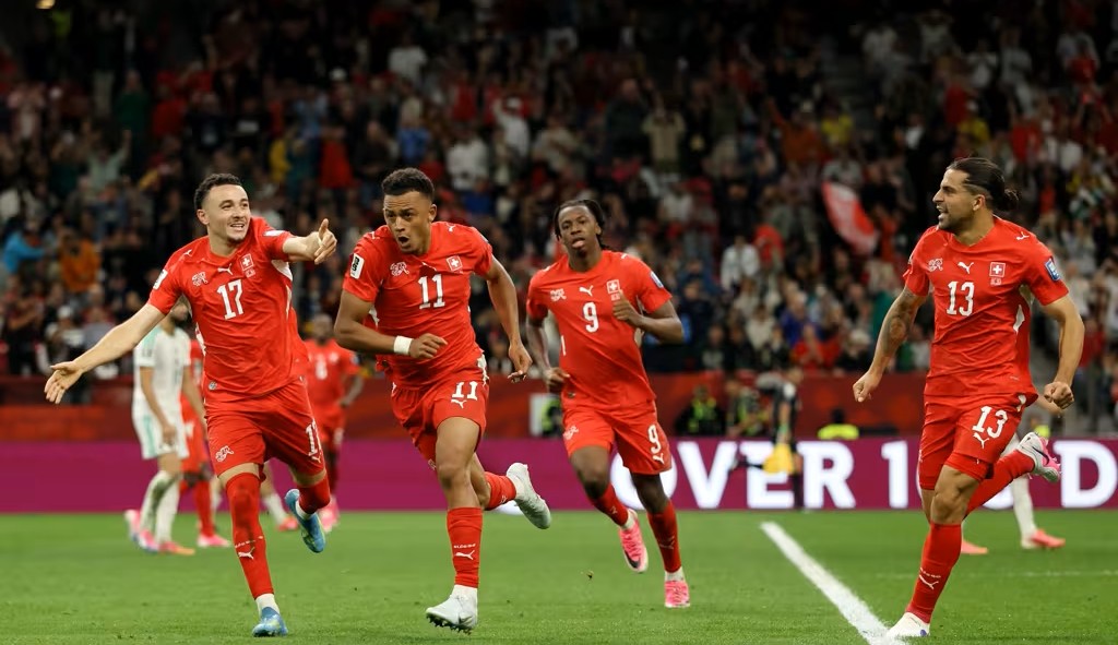 Para penggawa Timnas Swiss saat menghadapi Aljazair di Piala Dunia 2026. (Foto/FIFA)