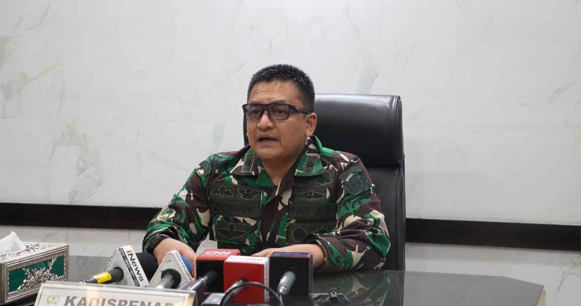 Kadispenad Brigjen TNI Donny Pramono berikan keterangan pers. (Foto/Dispenad)