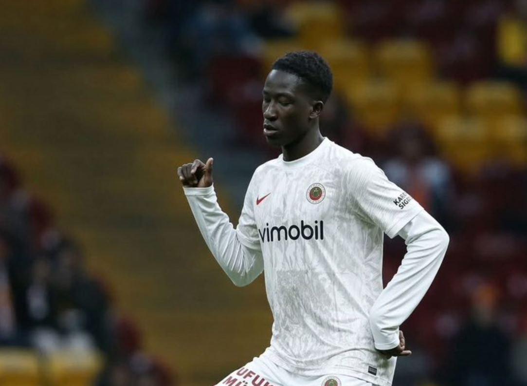 Gelandang muda asal Guinea, Ousmane Diabate. (Foto/X)