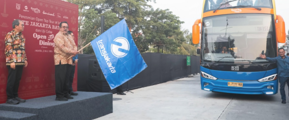 Wagub DKI Jakarta Rano Karno resmikan bus wisata Transjakarta Open Top Tour rute Jakarta Batavia. (BeritaNasional/tangkapan layar)