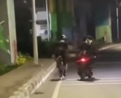 Viral! Pemotor di Jaktim Diduga Peras Pesepeda Pakai Modus Tertabrak. (Foto/Ist)