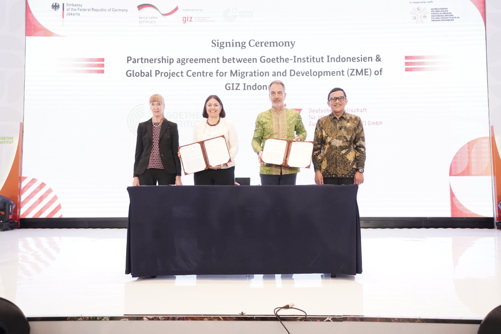 100-200 Pekerja Migran Indonesia Dikirim Ilegal Lewat Pelabuhan, Menteri Karding Siapkan OTT Hajar Pelaku Menteri Pelindungan Pekerja Migran Indonesia (P2MI), Abdul Kadir Karding hadiri acara Indonesia-Germany Strategic Partnership: Strengthening Labour Migration Governance in Indonesia, di Bandung. (BeritaNasional/Elvis Sendouw/HO Hms P2MI)