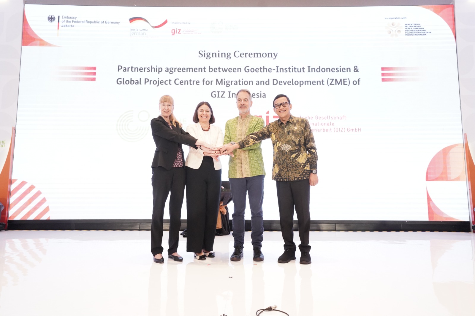 100-200 Pekerja Migran Indonesia Dikirim Ilegal Lewat Pelabuhan, Menteri Karding Siapkan OTT Hajar Pelaku Menteri Pelindungan Pekerja Migran Indonesia (P2MI), Abdul Kadir Karding hadiri acara Indonesia-Germany Strategic Partnership: Strengthening Labour Migration Governance in Indonesia, di Bandung. (BeritaNasional/Elvis Sendouw/HO Hms P2MI)