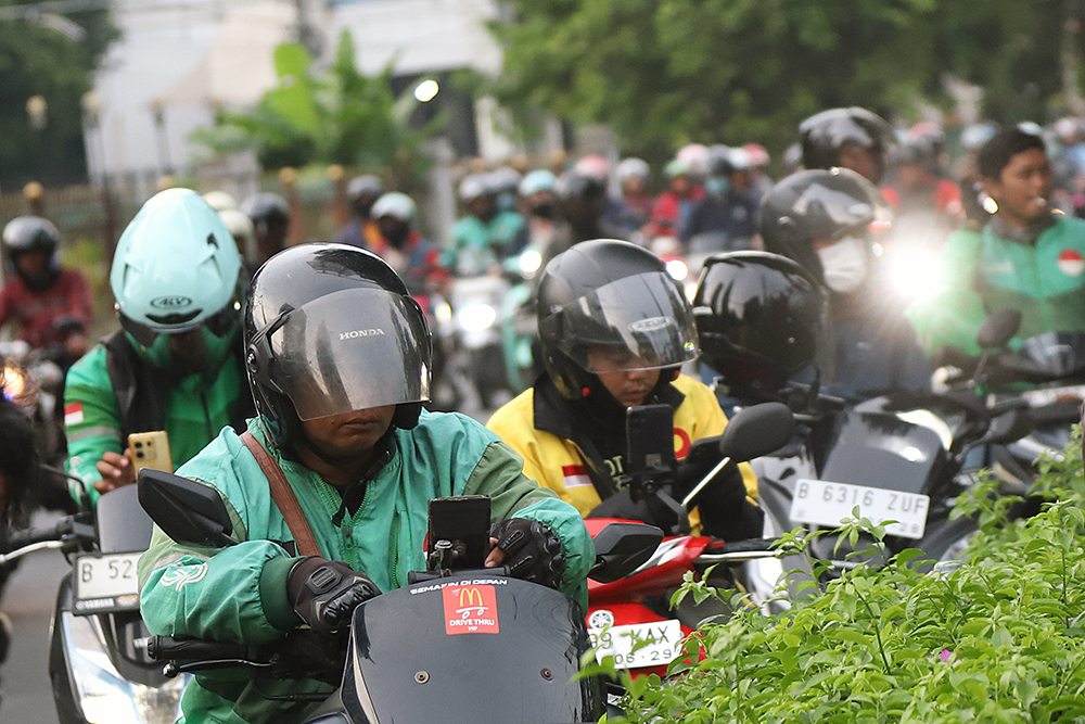 1,7Juta Pengemudi Ojol Belum Terlindungi BPJS Ketenagakerjaan Aktivitas pengemudi ojek online di kawasan Jakarta. (BeritaNasional/Elvis Sendouw)
