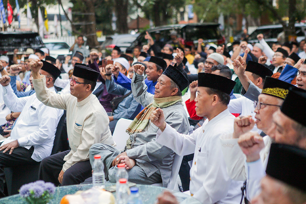 Dukungan terhadap pasangan Calon Gubernur dan Wakil Gubernur Jakarta nomor urut 1, Ridwan Kamil-Suswono terus berdatangan dan seakan tak terbendung. Kali ini, dukungan datang dari 500 lebih komunitas khatib di Jakarta. (BeritaNasional/Tim Rido/Elvis Sendouw)