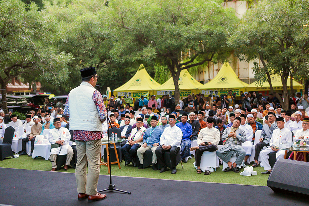 Dukungan terhadap pasangan Calon Gubernur dan Wakil Gubernur Jakarta nomor urut 1, Ridwan Kamil-Suswono terus berdatangan dan seakan tak terbendung. Kali ini, dukungan datang dari 500 lebih komunitas khatib di Jakarta. (BeritaNasional/Tim Rido/Elvis Sendouw)