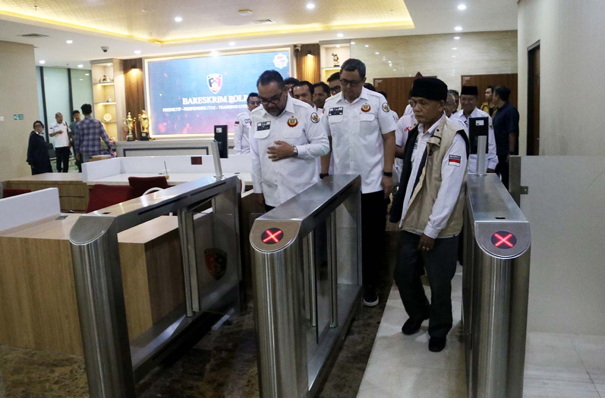 Ikatan Keluarga Minangkabau (IKM) usai melaporkan Permadi Arya atau Abu Janda ke Bareskrim Polri   (Beritanasional.com/Oke Atmaja)
