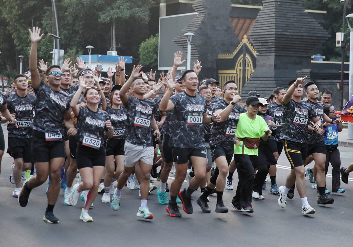 Founder Garuda Finishers yang juga Menteri Koordinator Bidang Infrastruktur dan Pembangunan Kewilayahan, Agus Harimurti Yudhoyono (AHY), meresmikan komunitas lari Garuda Finishers  di kawasan Gelora Bung Karno (GBK) Senayan sejauh 5 km, Minggu (26/7/2026).(Beritanasional.com/Oke Atmaja)
