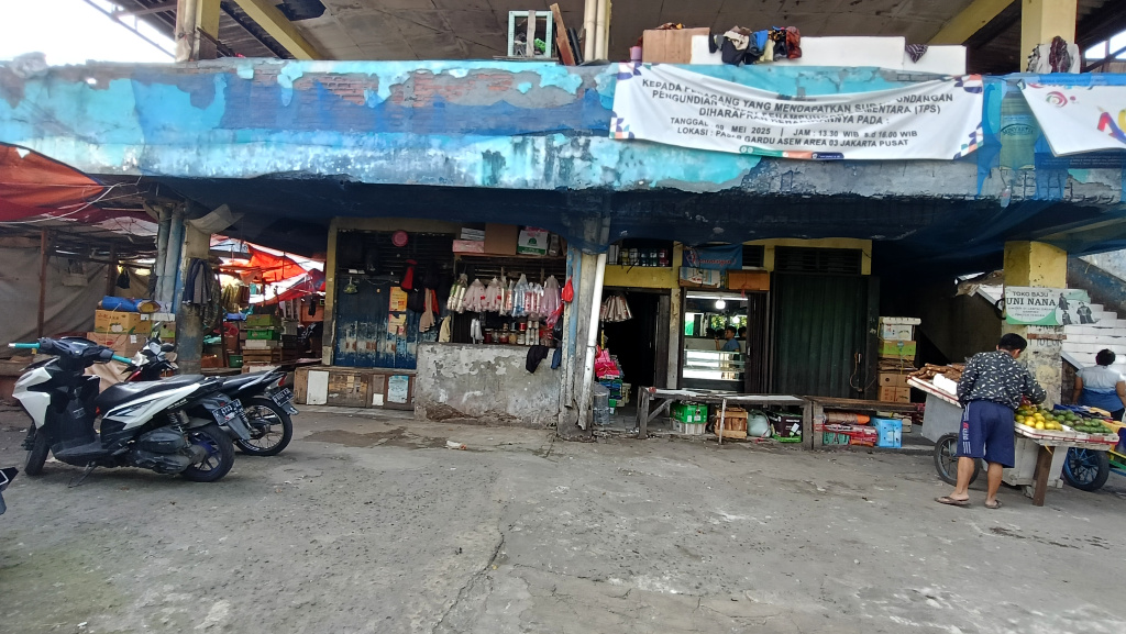 Suasana di pasar gardu asem, Kemayoran, Jakarta, Selasa (22/7/2025).  (Beritanasional.com/ Oke Atmaja)