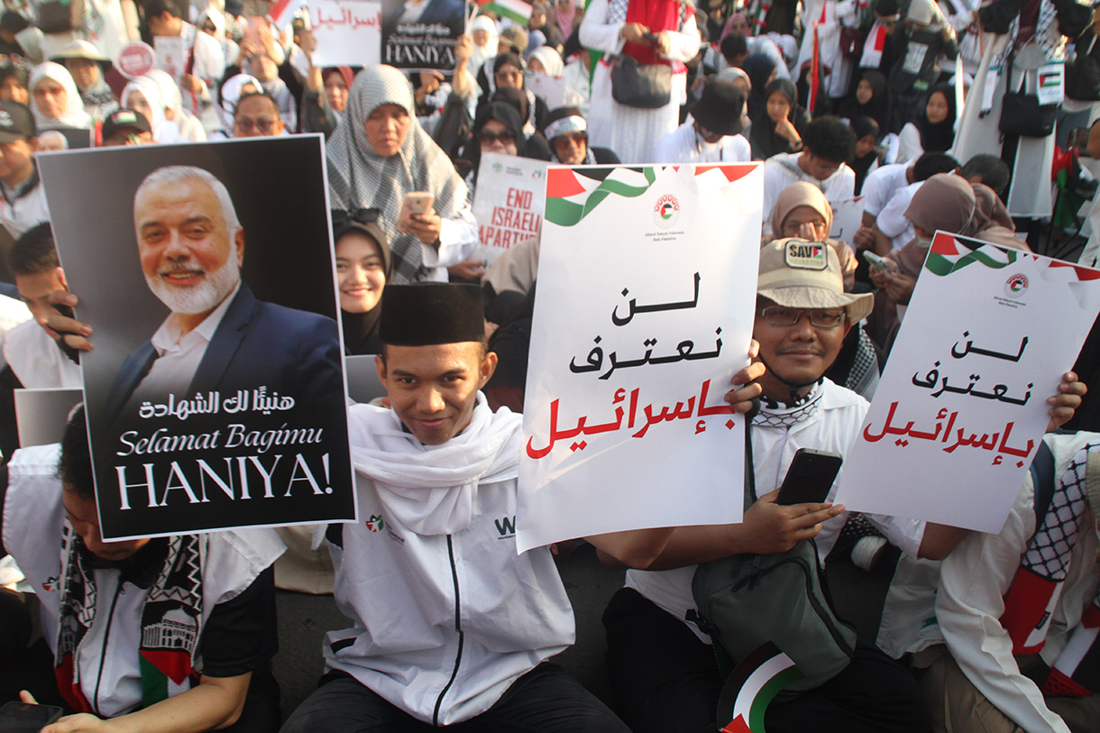 Aliansi Rakyat Indonesia Bela Palestina dan Komite Solidaritas Palestina dan Yaman (KOSPY) melakukan aksi unjuk rasa di depan Kedutaan Besar Amerika Serikat, Gambir, Jakarta Pusat, Sabtu (3/8/2024). (BeritaNasional.com/Oke Atmaja)