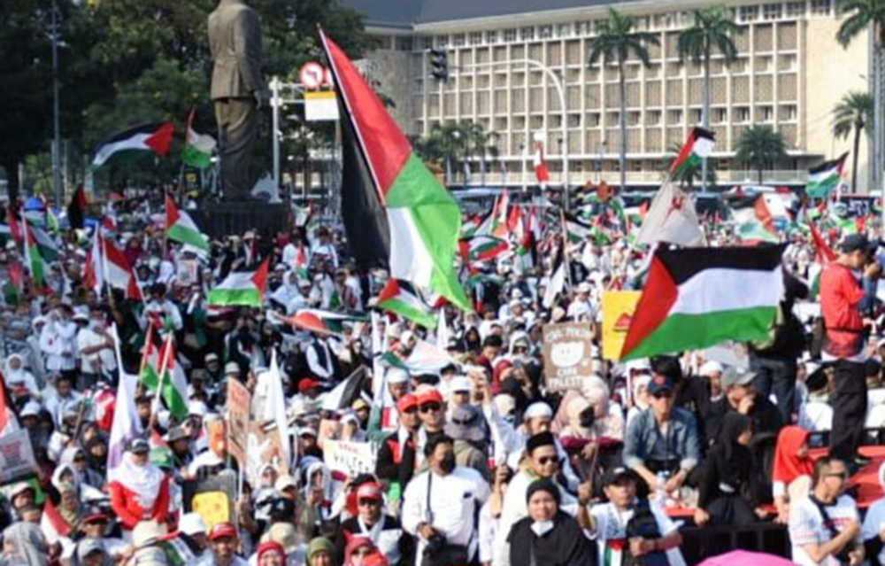 Aksi Damai Massa Solidaritas Dukung Palestina Aksi damai massa mendukung Palestina. (BeritaNasional/Elvis Sendouw)