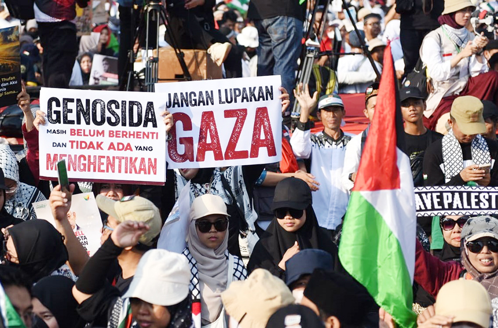 Aksi Damai Massa Solidaritas Dukung Palestina Aksi damai massa mendukung Palestina. (BeritaNasional/Elvis Sendouw)
