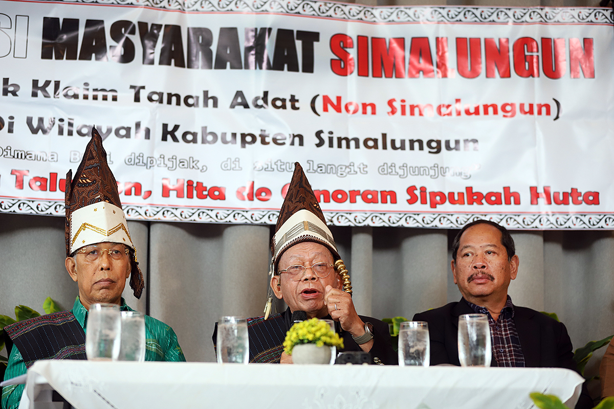 Aliansi Masyarakat Simalungun terdiri dari perkumpulan para Tokoh Adat dan Budaya serta Tokoh Masyarakat Simalungun dari berbagai lintas daerah dan provinsi  nyatakan sikap tolak klaim tanah adat non Simalungun. (BeritaNasional/Elvis Sendouw)