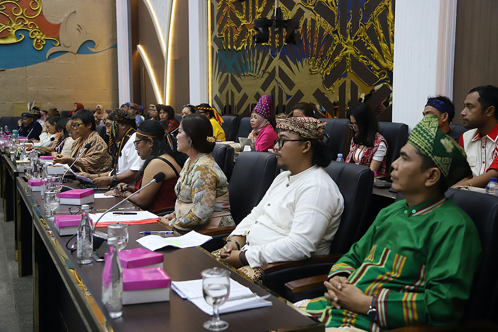 Rapat dengar pendapat masyarakat adat bersama Baleg. (BeritaNasional/Elvis Sendouw)