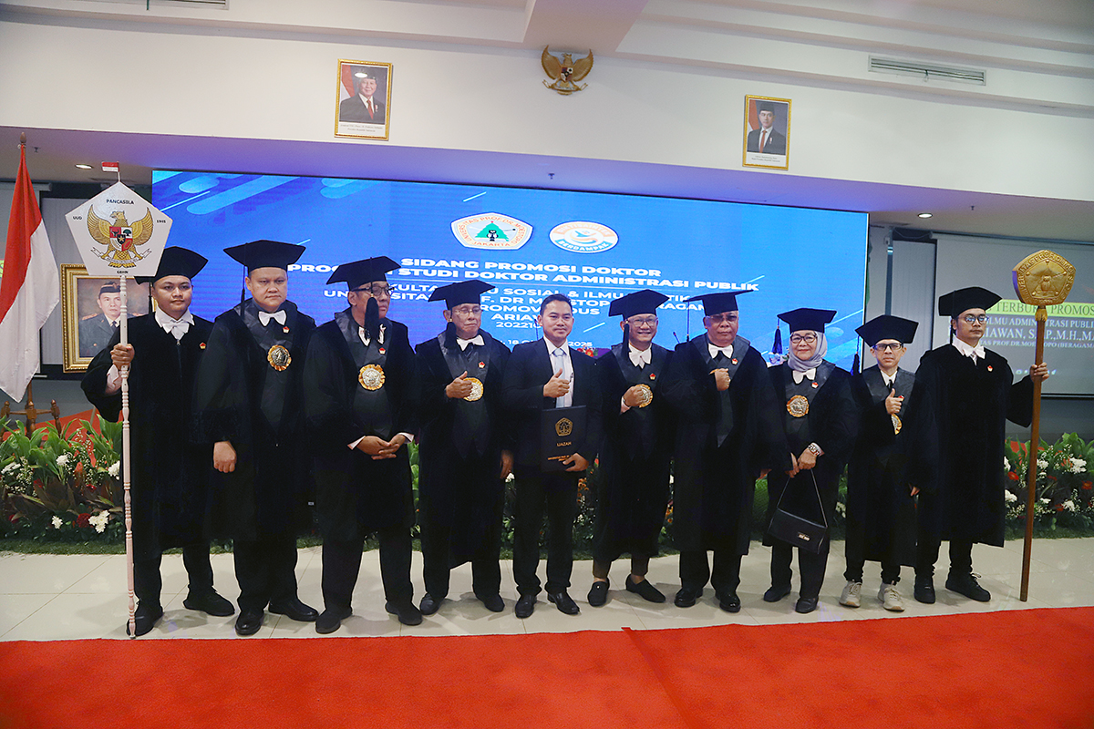 Anak Petani Raih Gelar Doktor (Cumlaude) Ketua Koordinatoriat Wartawan Parlemen (KWP) Ariawan resmi meraih gelar Doktor Administrasi Publik dari Universitas Prof. Dr. Moestopo (Beragama). (BeritaNasional/Elvis Sendouw)