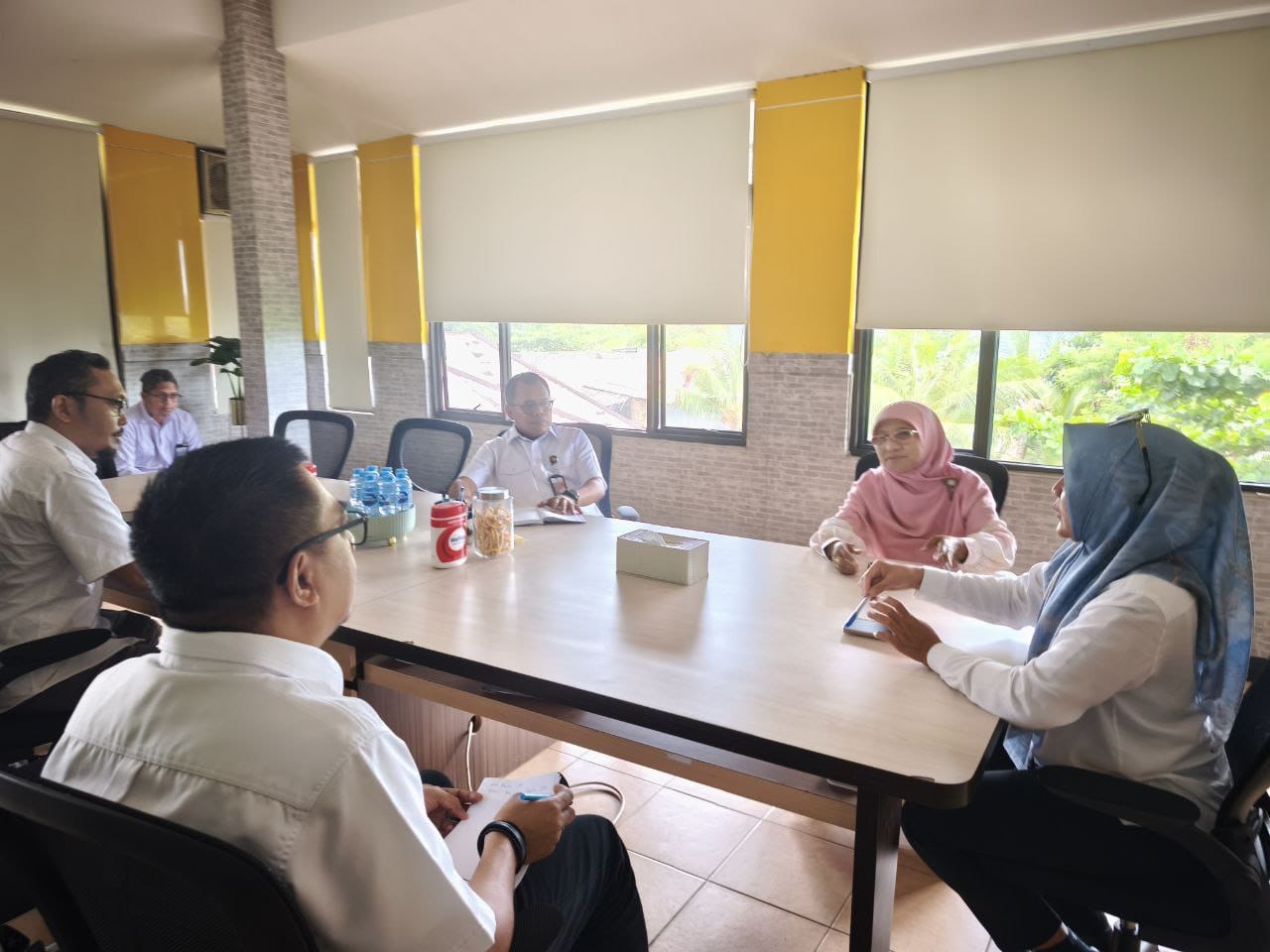Anggota Komisi V DPR RI, Saadiah Uluputty, melakukan kunjungan kerja ke Balai Pelaksanaan Jalan Nasional (BPJN) Provinsi Maluku di Ambon. (BeritaNasional/Elvis/HO)