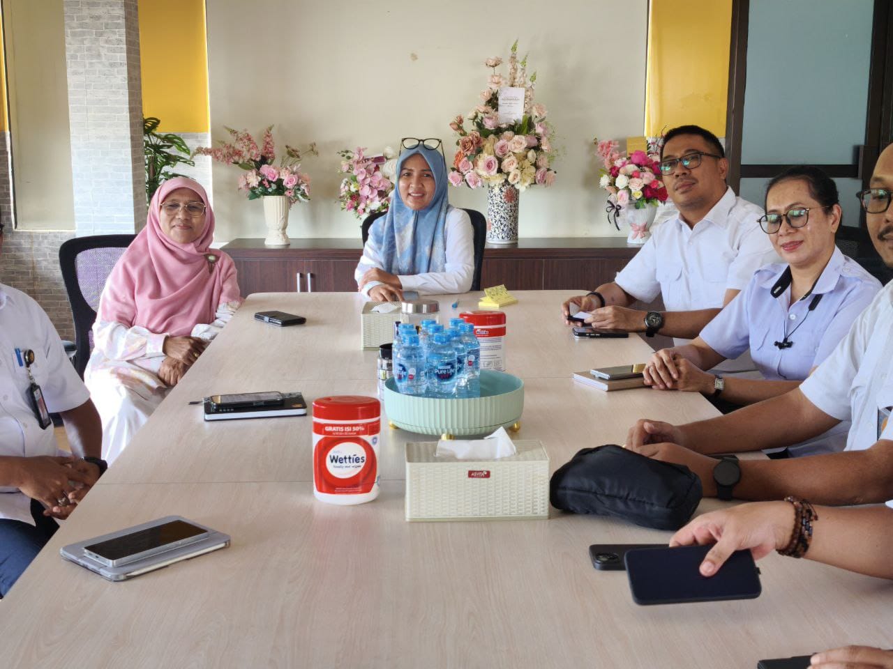 Anggota Komisi V DPR RI, Saadiah Uluputty, melakukan kunjungan kerja ke Balai Pelaksanaan Jalan Nasional (BPJN) Provinsi Maluku di Ambon. (BeritaNasional/Elvis/HO)