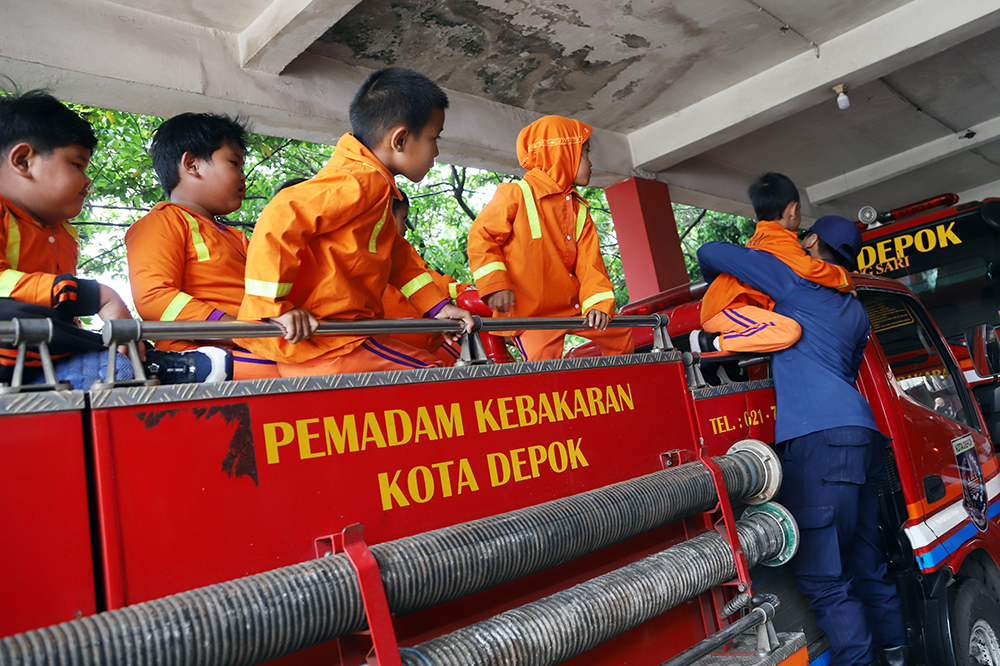 Keceriaan anak-anak PAUD mengikuti edukasi keselamatan kebakaran. (BeritaNasional/Elvis Sendouw)