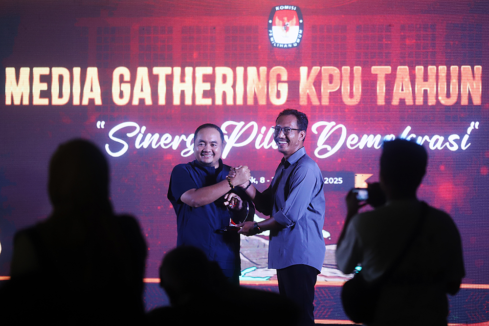 9 Jurnalis dari berbagai daerah meraih penghargaan  lomba Anugerah Jurnalistik KPU 2025. (BeritaNasional/Elvis Sendouw)