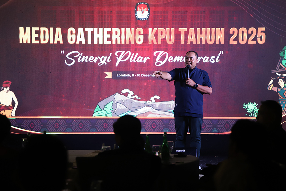 9 Jurnalis dari berbagai daerah meraih penghargaan  lomba Anugerah Jurnalistik KPU 2025. (BeritaNasional/Elvis Sendouw)