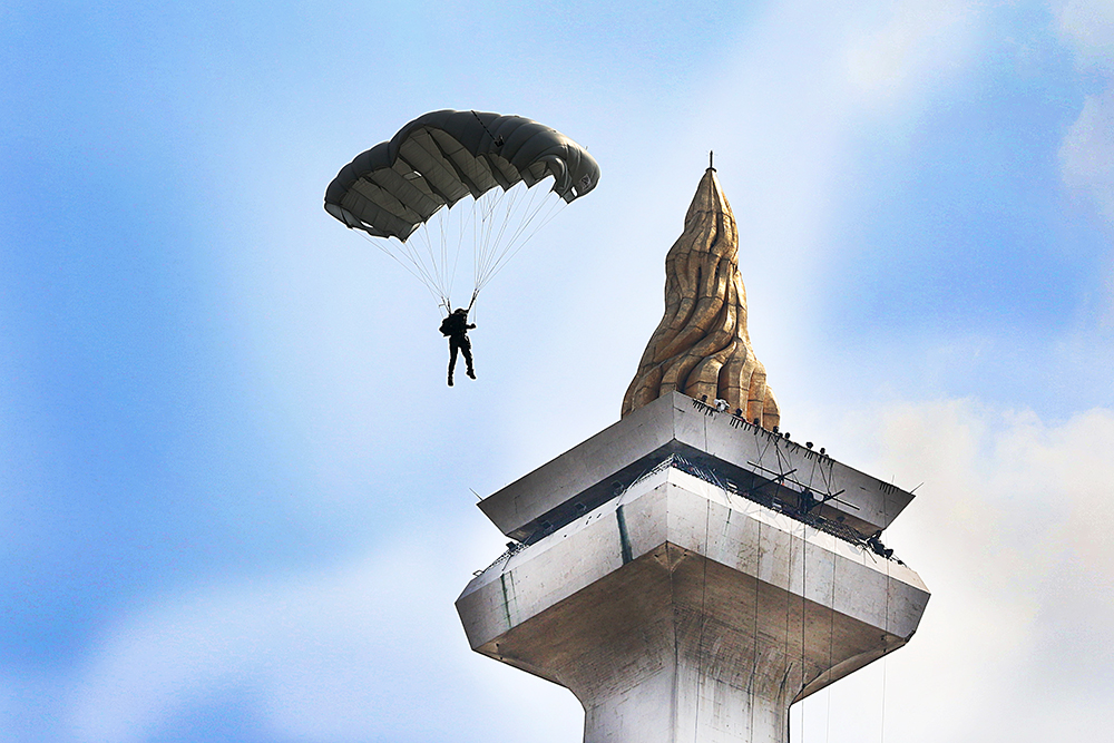 Atraksi 3 matra TNI di silang Monas pada HUT TNI ke 80. (BeritaNasional/Elvis Sendouw)
