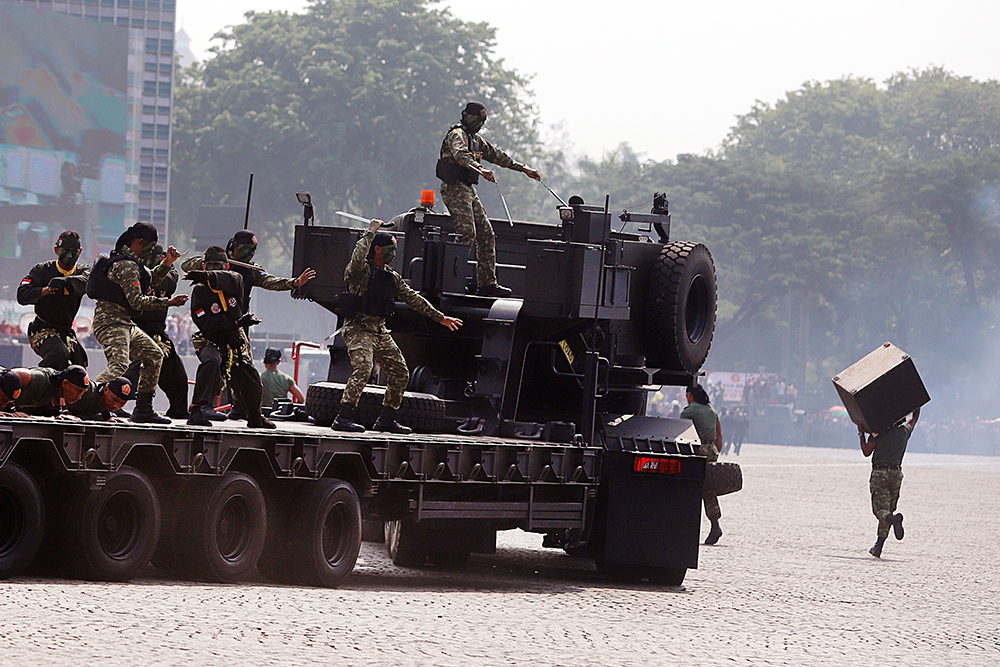 Atraksi 3 matra TNI di silang Monas pada HUT TNI ke 80. (BeritaNasional/Elvis Sendouw)