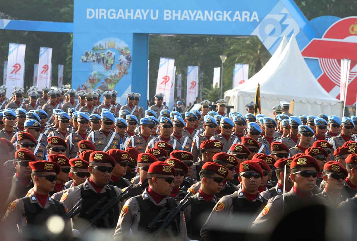 Robot K9 melakukan defile saat upacara HUT ke-79 Bhayangkara di kawasan Monumen Nasional (Monas), Jakarta, Selasa (1/7/2025).  (Beritanasional.com/Oke Atmaja)